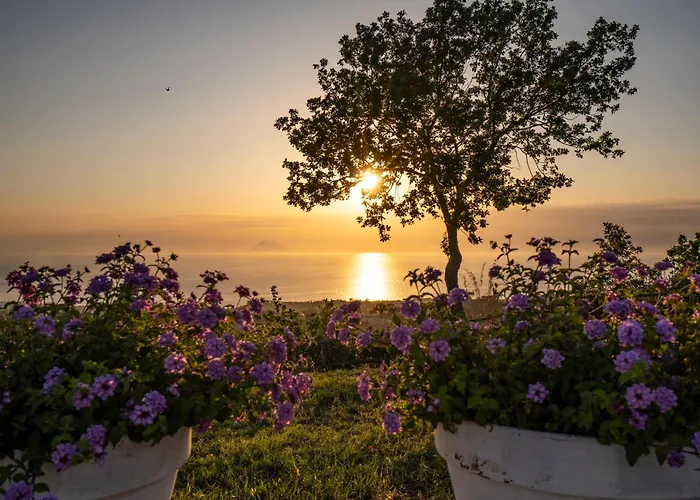 Casetta Nonna Lina - Charming House With Amazing Seaview And Private Pool בית נופש ריקאדי