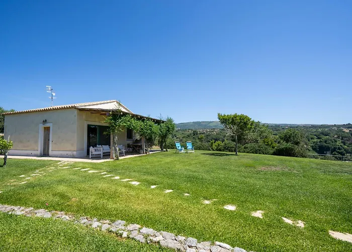 בית נופש Casetta Nonna Lina - Charming House With Amazing Seaview And Private Pool ריקאדי