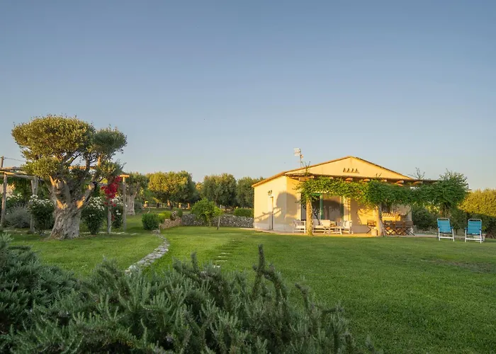 Casetta Nonna Lina - Charming House With Amazing Seaview And Private Pool בית נופש