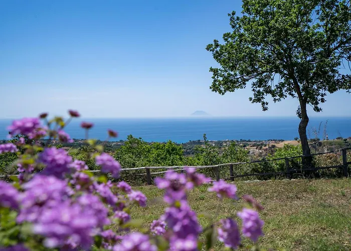 בית נופש Casetta Nonna Lina - Charming House With Amazing Seaview And Private Pool ריקאדי