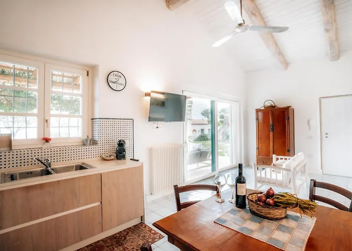 בית נופש Casetta Nonna Lina - Charming House With Amazing Seaview And Private Pool ריקאדי