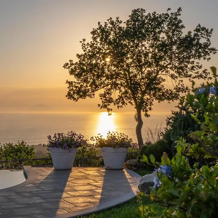 Casetta Nonna Lina - Charming House With Amazing Seaview And Private Pool Nyaraló *